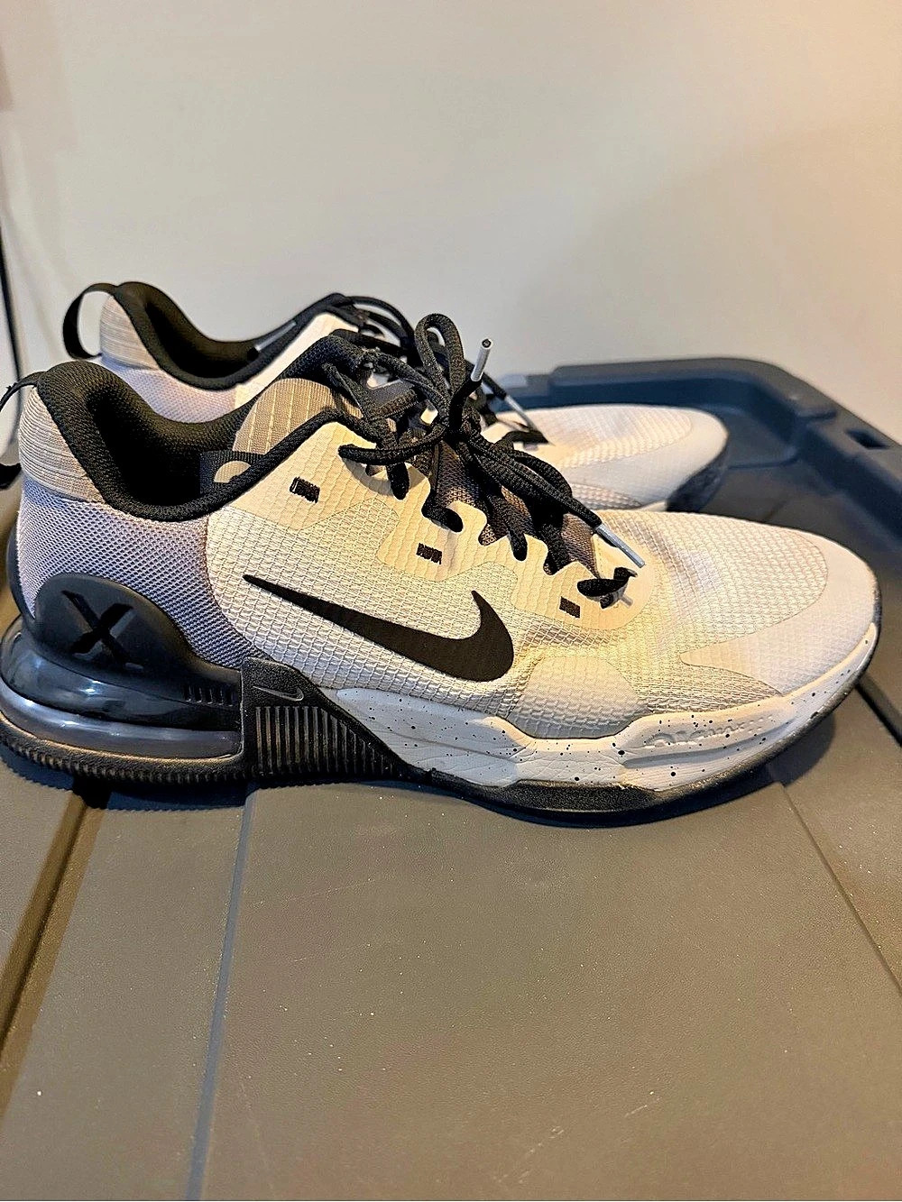 Nike Air Max Athletic Shoes White & Black US 11